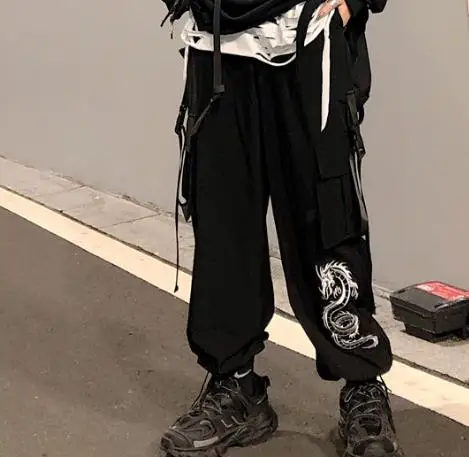 Черный Vintage Gothic Punk Dragon Embroidery Patchwork Side Ribbon Belt Pocket Cargo Jogger Pant Hiphop Harem Streetwear Track Harajuku - Цвет: Черный