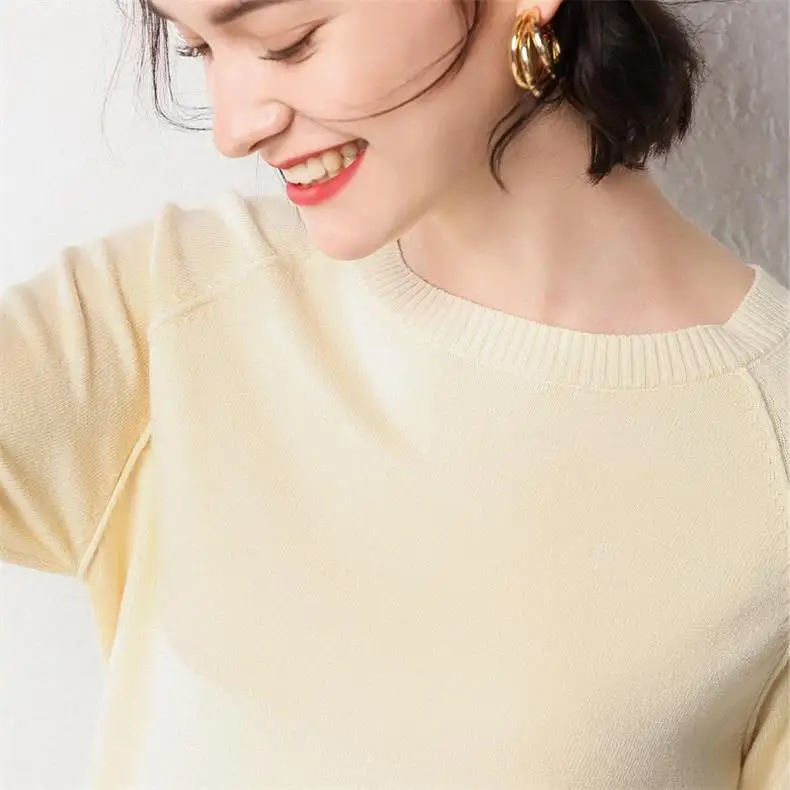 Beige Women's sweater winter new cashmere sweater round neck pullover bottoming short sweater solid color wild loose cashmere swe - Цвет: Beige