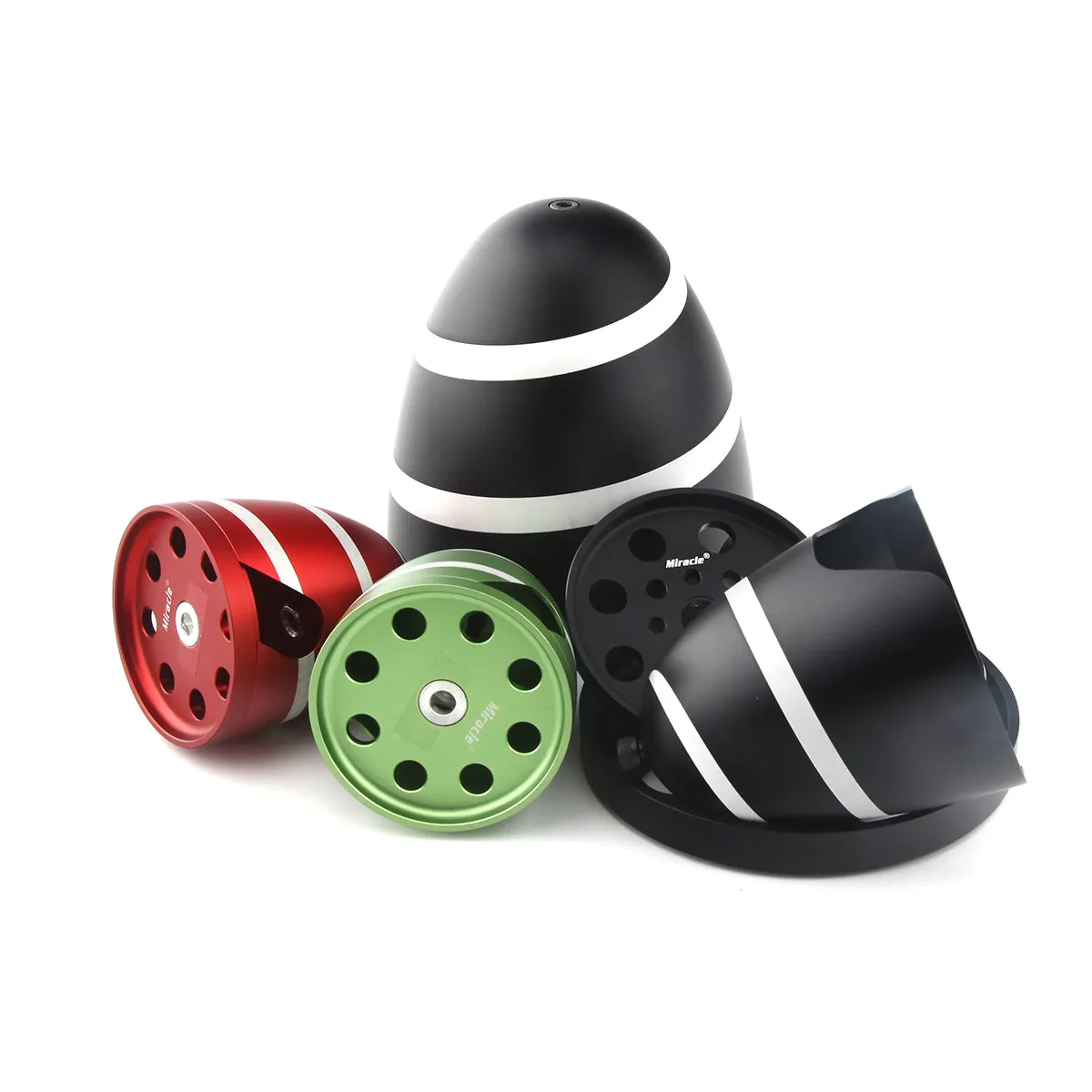Moteur RC pour FPV monté sur bras de drone, vis argentées et fils de soudure visibles