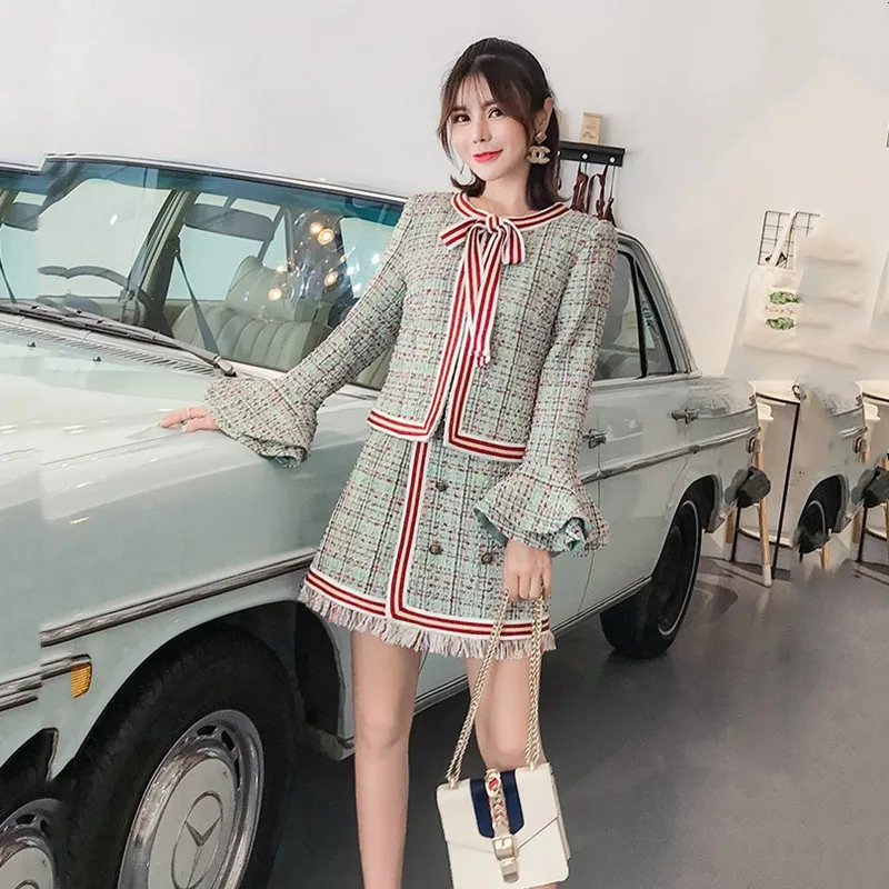 

Temperament Socialite Small Xiangfeng Suit Female Horn Sleeve Coat + Half Body Skirt Two-piece Set Tassel Burr