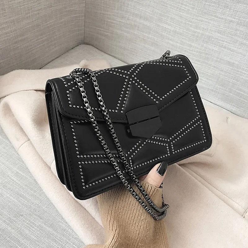 

2020 Fashion Rivets Shoulder Messenger Bags Casual Chain Crossbody Bags PU Leather Small Flap Bag Party Clutch Ladies Handbags