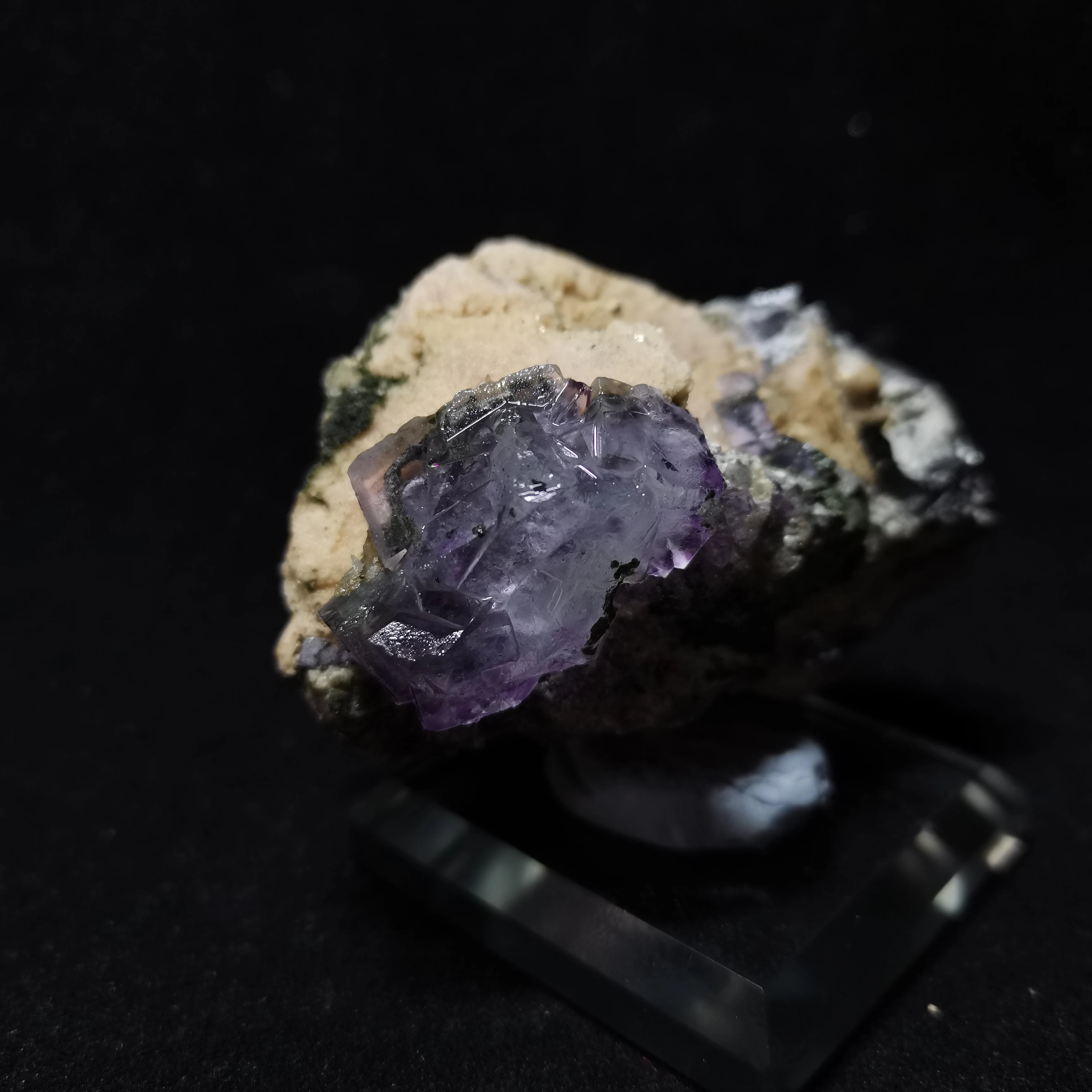 

197.7gMineral samples of natural Yaogangxian fluorite, mica flake and wolframite