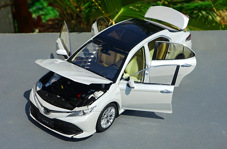 Оригинальная Авторизованная аутентичная модель автомобиля 1/18 Toyota Camry 8 го