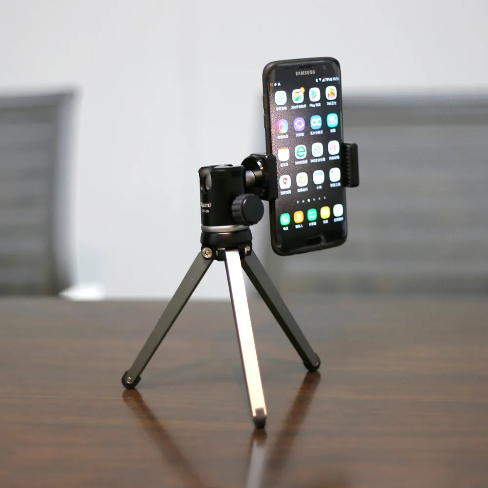 Metal tripod stand