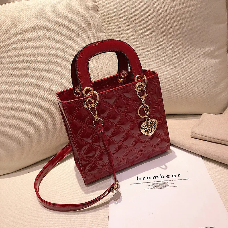 

2019 Women's Autumn & Winter Europe And America Fashion Spiraea Rhombus Patent Leather Retro Diana Hand Shoulder Bag
