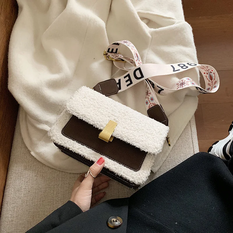 

Lamb wool female bag contrast color shoulder Messenger bag 2019 new small bag fashion casual mobile phone bag wallet