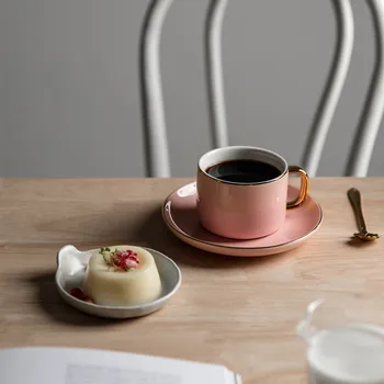 

Creative Ceramic Cup Coffee Simple Gold Rim With Spoon Luxury Reusable Coffee Cup Nordic Design Taza Cafe Cup And Saucers BE50CU