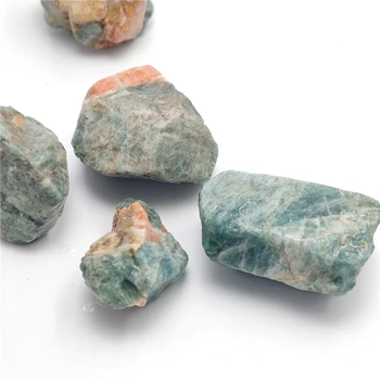 

1pcs 2-4cm Natural Light Blue Aquamarine Stone Beryl Stone Mineral Specimen Chunky Raw Gemstone for Making Jewelry