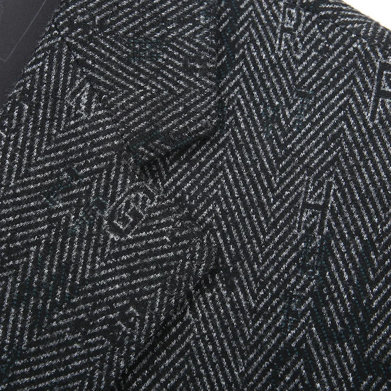 761A4377