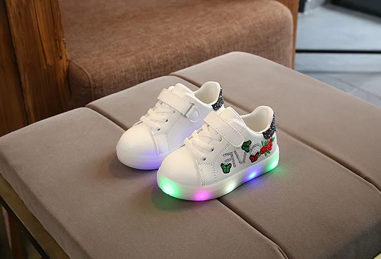 Sinered детский светодиодный светильник модные кроссовки для мальчиков и девочек повседневная обувь детская светящаяся спортивная обувь размер 21-30