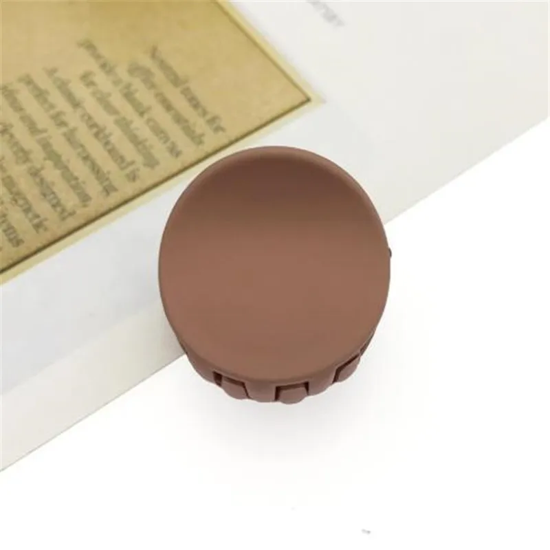 Light Coffee Модные женские Когти для волос, стильный пластиковый цвет конфеты мини зажим для когтей, акриловый Краб заколка для волос, аксессуары для укладки волос - Цвет: Light Coffee