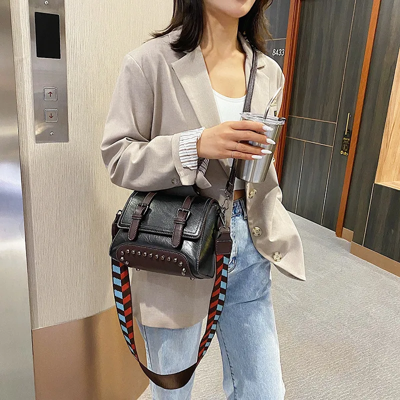 

Fashion trend rivet shoulder messenger bags Luxury PU Leather ladies simple handbags 2020 new Wide shoulder strap crossbody bag