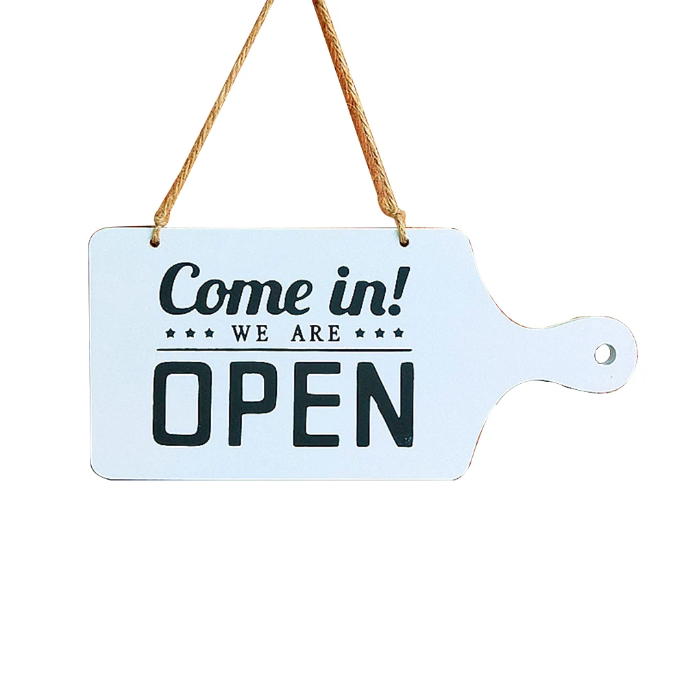 висит надпись. деревянная табличка. висит надпись. висит надпись. висит надпись.