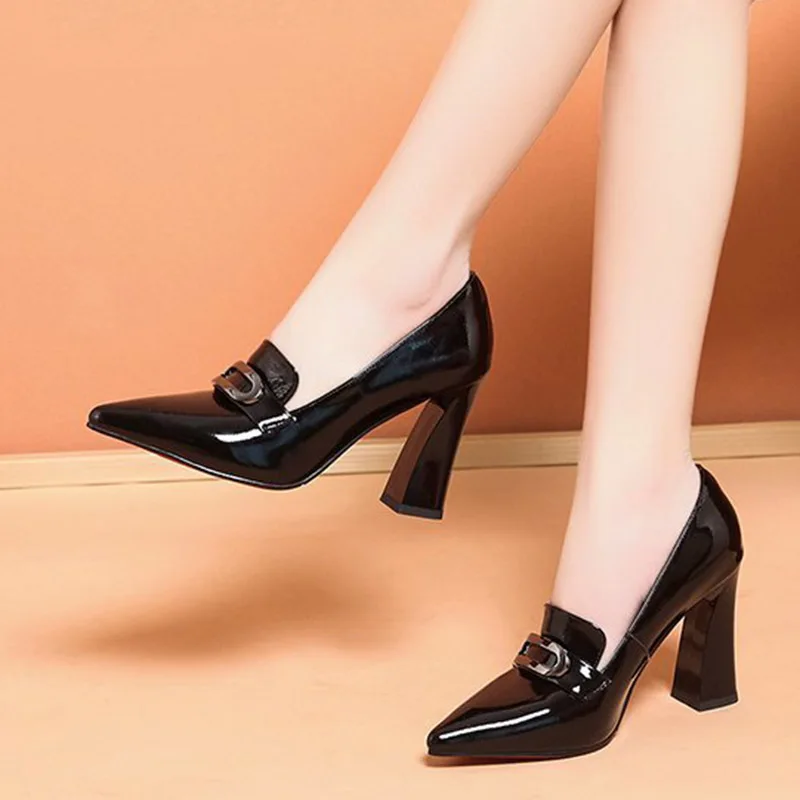 black patent leather pumps pointed toe
