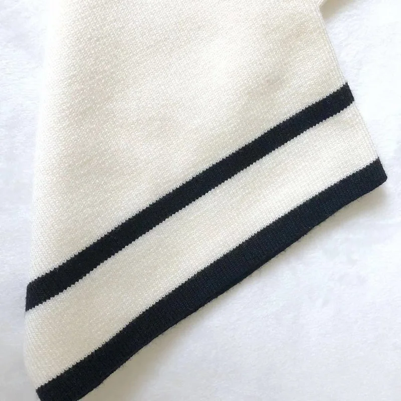 11879414222_1070950858