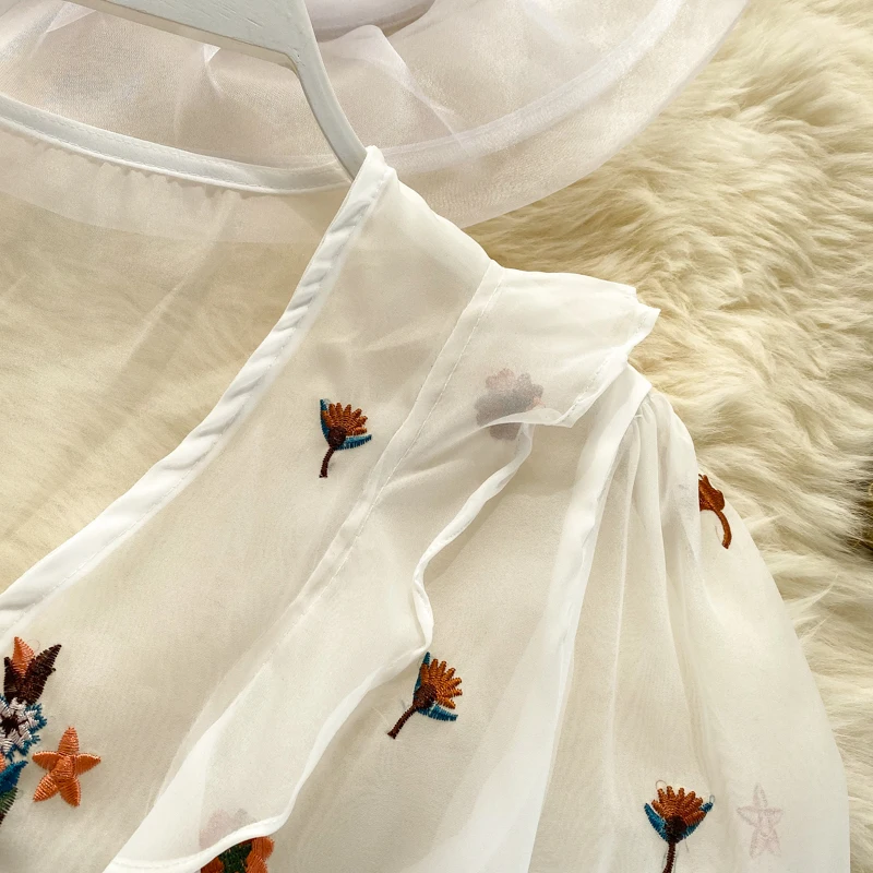 Neploe цветочной вышивкой Для женщин блузка с буффами на рукавах, топы французский Винтаж v-образным вырезом осень оборками рубашка короткие женские Blusas 55638
