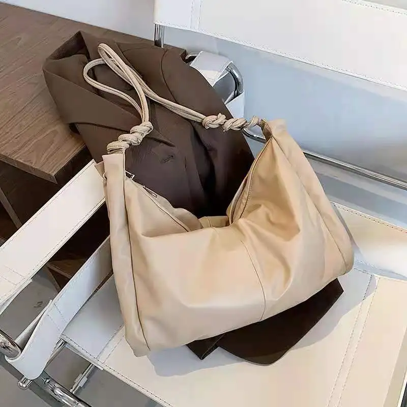 

Design sense fold cloud bag new simple style underarm one shoulder diagonal bag
