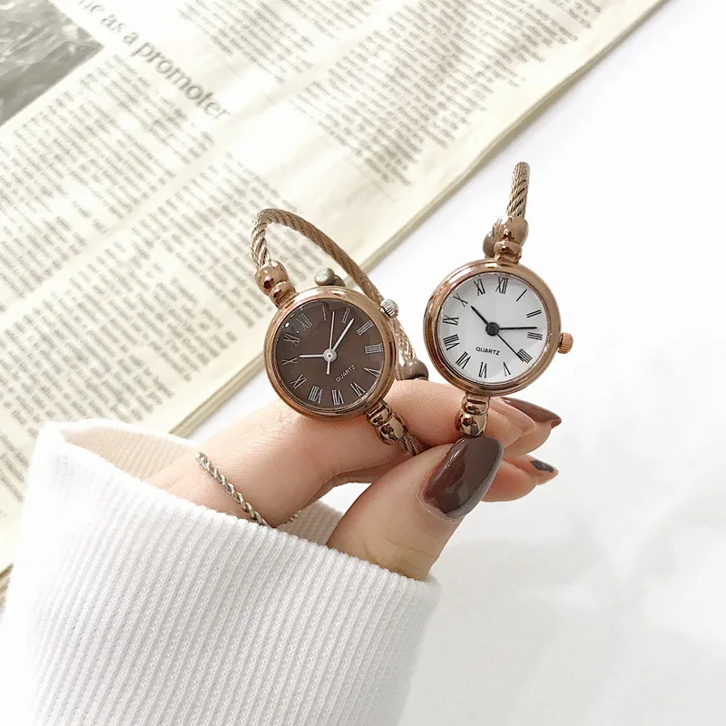 

Aantal Retro Vrouwen Armband Horloges 2019 Ulzzang Merk Luxe Mode Kleine Dames Horloge Eenvoudige Vrouwelijke Quartz Horloges