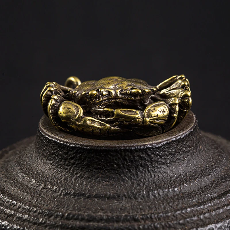 brass mini crab pendants (8)