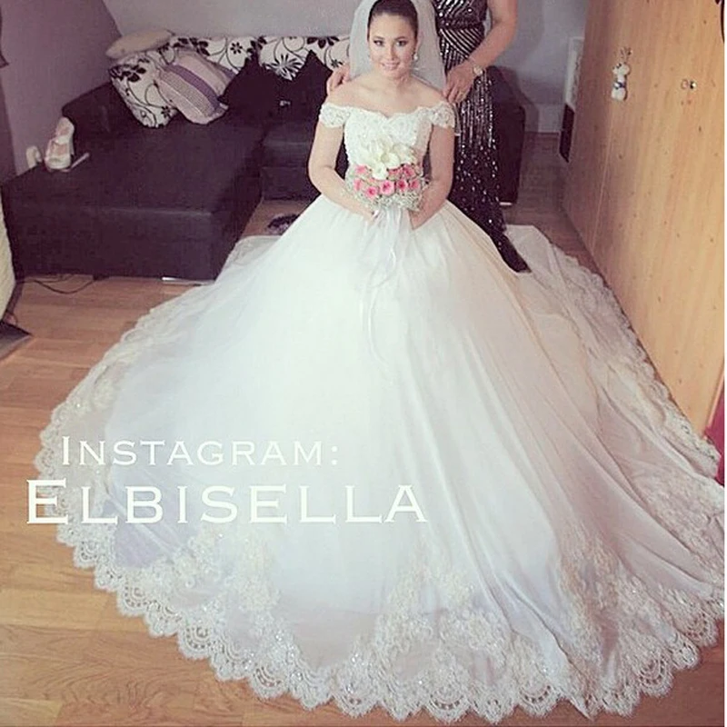 Vintage Kapel Train Bridal Jurken Kant Applicaties Off Shoulder Baljurk Sweetheart Hals Puffy Chiffon Trouwjurken 2015 Vintage Kapel Train Bridal Jurken Kant Applicaties Off Shoulder Baljurk Sweetheart Hals Puffy Chiffon Trouwjurken 2015
