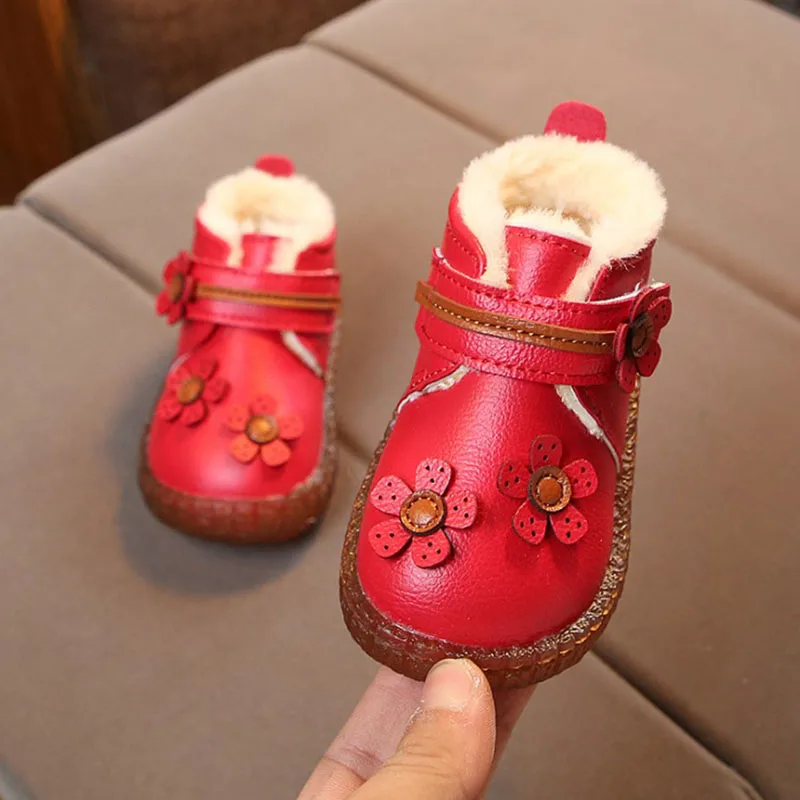 Детская обувь для новорожденных девочек; обувь для первых шагов из искусственной кожи с мягкой подошвой; теплая плюшевая обувь принцессы с цветочным узором; детская обувь; повседневные Мокасины - Цвет: Red