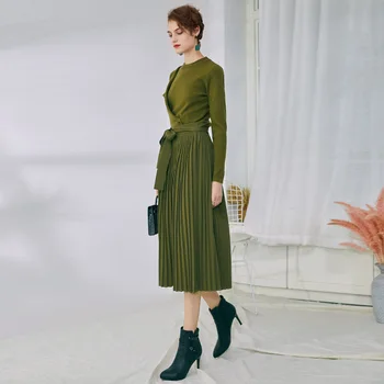 

2020 New Europe and the United States Early Autumn Suit Female Fashion Slim Sweater Pleated Skirt Temperament Two-Piece Set