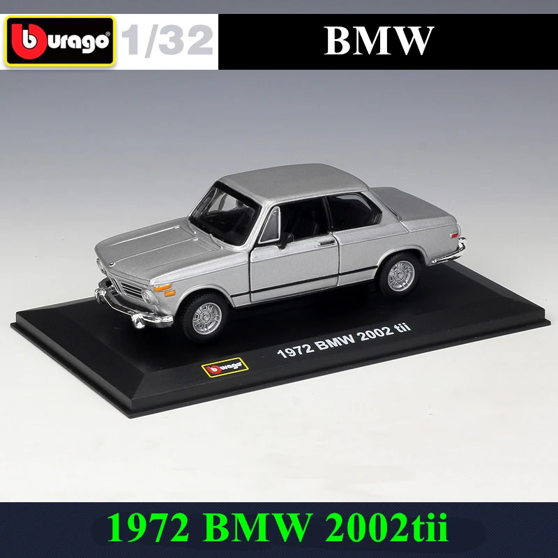 Bburago 1:32 1972 BMW 2002TII модель автомобиля из сплава плексигласа пылезащитный дисплей база посылка подарки для сбора - Цвет: 1972 BMW 2002TII