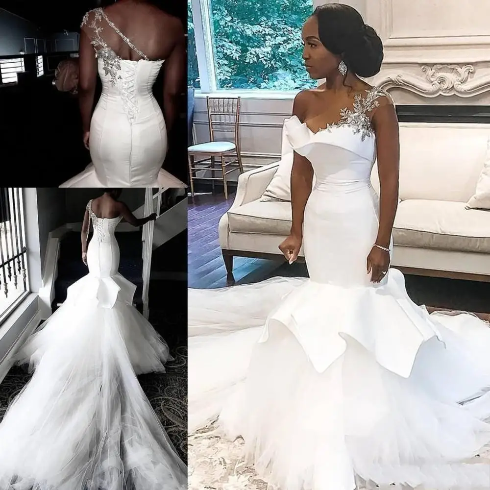 2020 Afrikaanse Mermaid Trouwjurken Kralen Een Schouder Tiered Rokken Slim Custom Made Bruidsjurken Vestido De Noiva