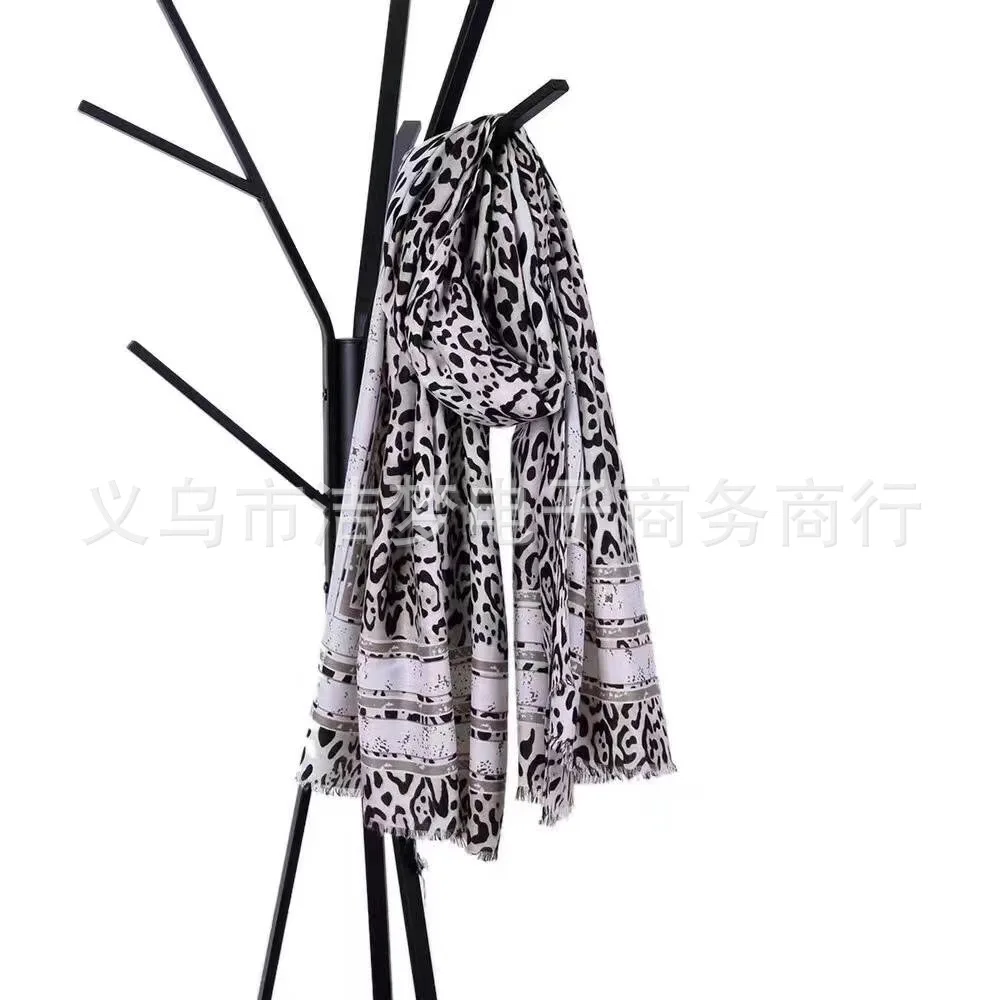 

New Style Europe And America Fashion Leopord Pattern Printed Scarf Women's Large Size Tassels Scarf Shawl Hot Sales