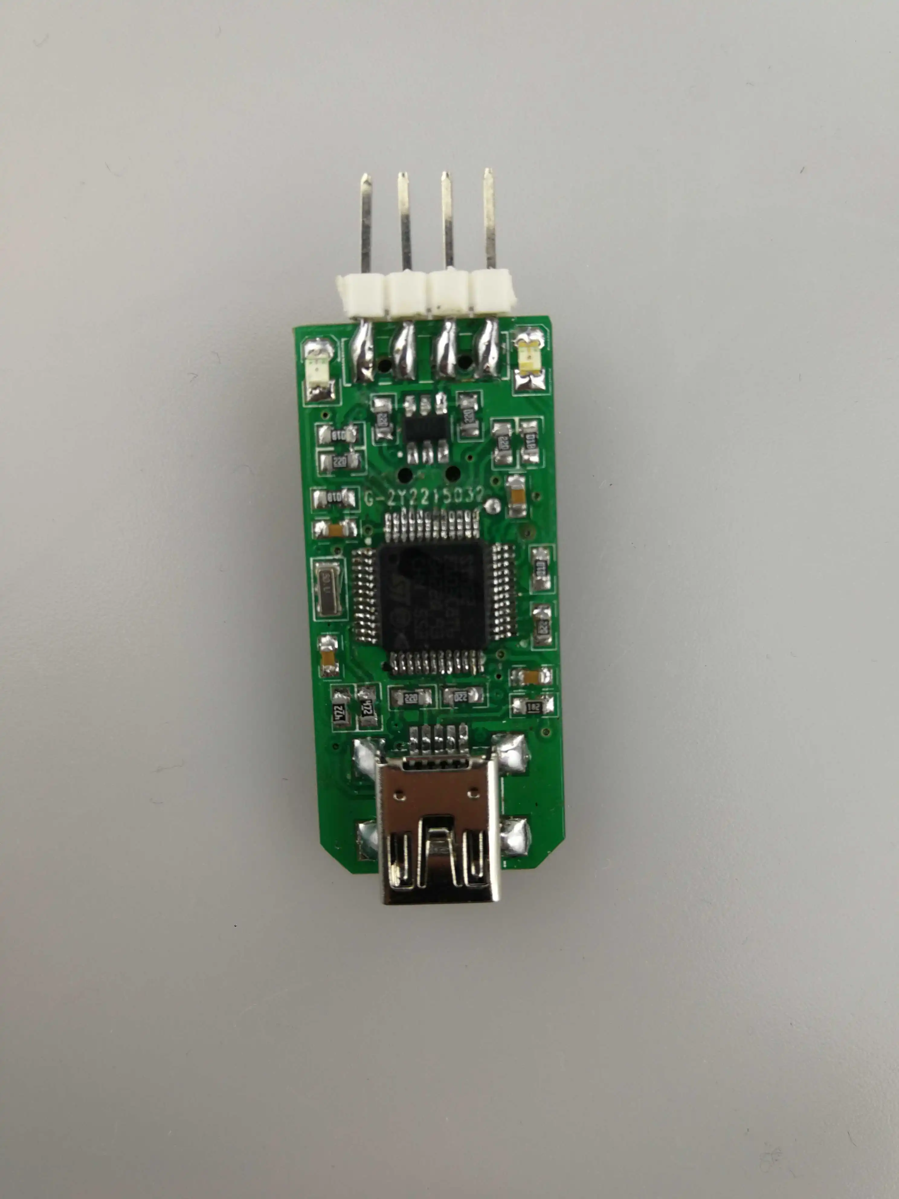 Серия STLINK STM8 и серия STM32 являются обычными, могут обеспечить 5 В или 3,3 В к целевой плате