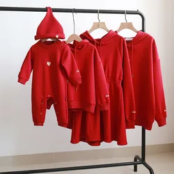 2021 nova família roupas combinando mãe roupas pai e filho coração camisola com capuz roupas vermelho bordado grosso veludo