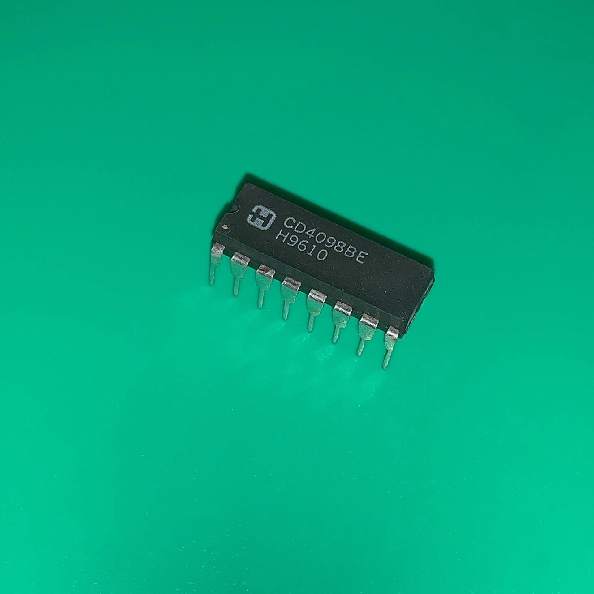 10pcs/lot CD4098BE DIP16 CD4098 BE IC MULTIVIBRATOR 100NS 16DIP CMOS DUAL MONASTABLE CD4098BEG4 CD40988E CD 4098BE | Электронные