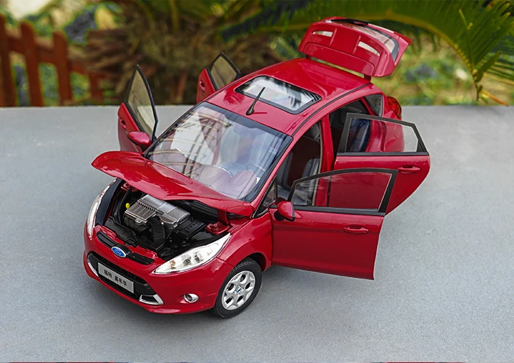 1:18 FORD FIESTA литая под давлением Модель автомобиля игрушки Металлическая Модель автомобиля оригинальная коробка