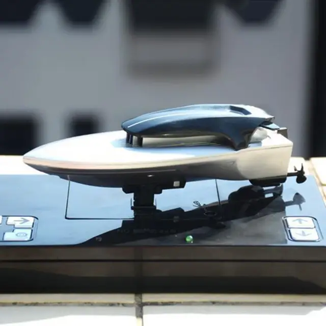 Navigation Model Toy Speedboat Design Remote Control 2.4G Electric RC Boat Model Water Toys for Children Gift 3