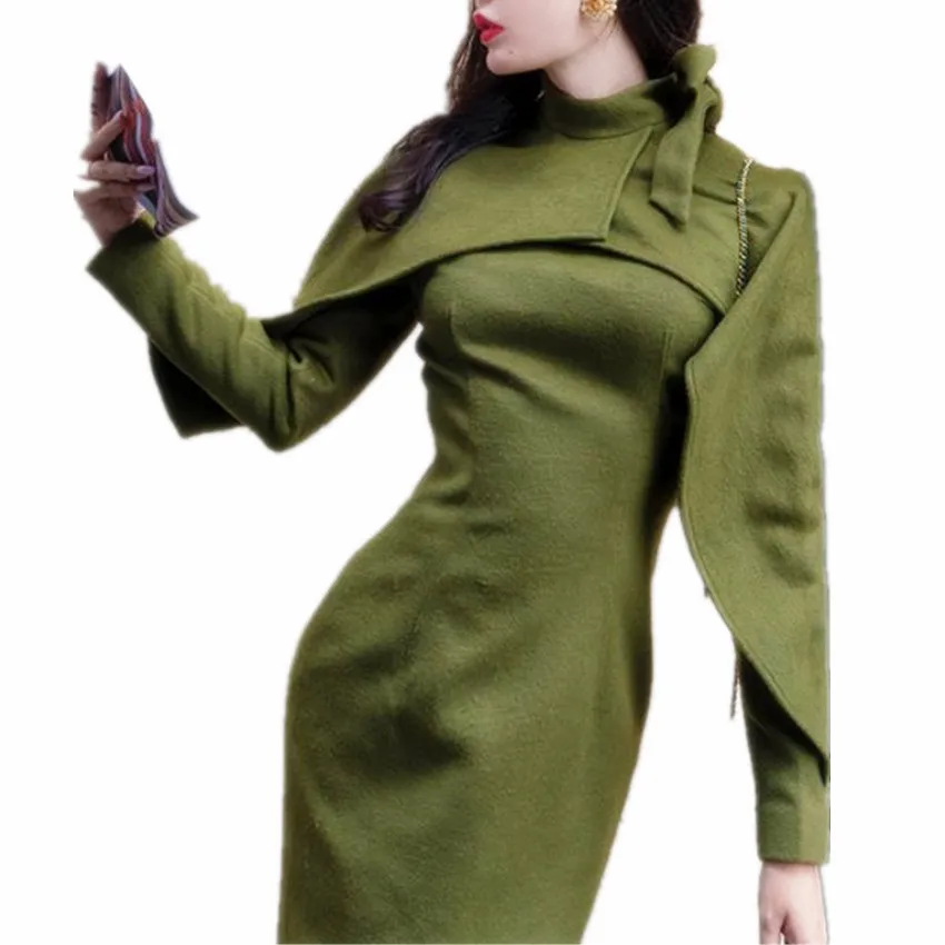 

Женское бархатное платье-накидка с воротником-стойкой и бантом