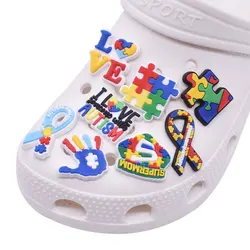 Puzzle de couleur amusante pour chaussures, breloques en PVC, sandales de jardin, décoration, boucle, accessoire, ornements, cadeaux de fête pour enfants, 1 pièce 