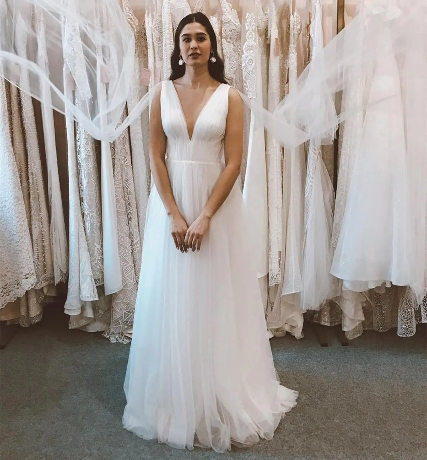

2020 Wedding Dress Beach Simple V-neck Sleeveless Bridal Floor Length Backless Gowns Tulle For Women Court Train White Graceful
