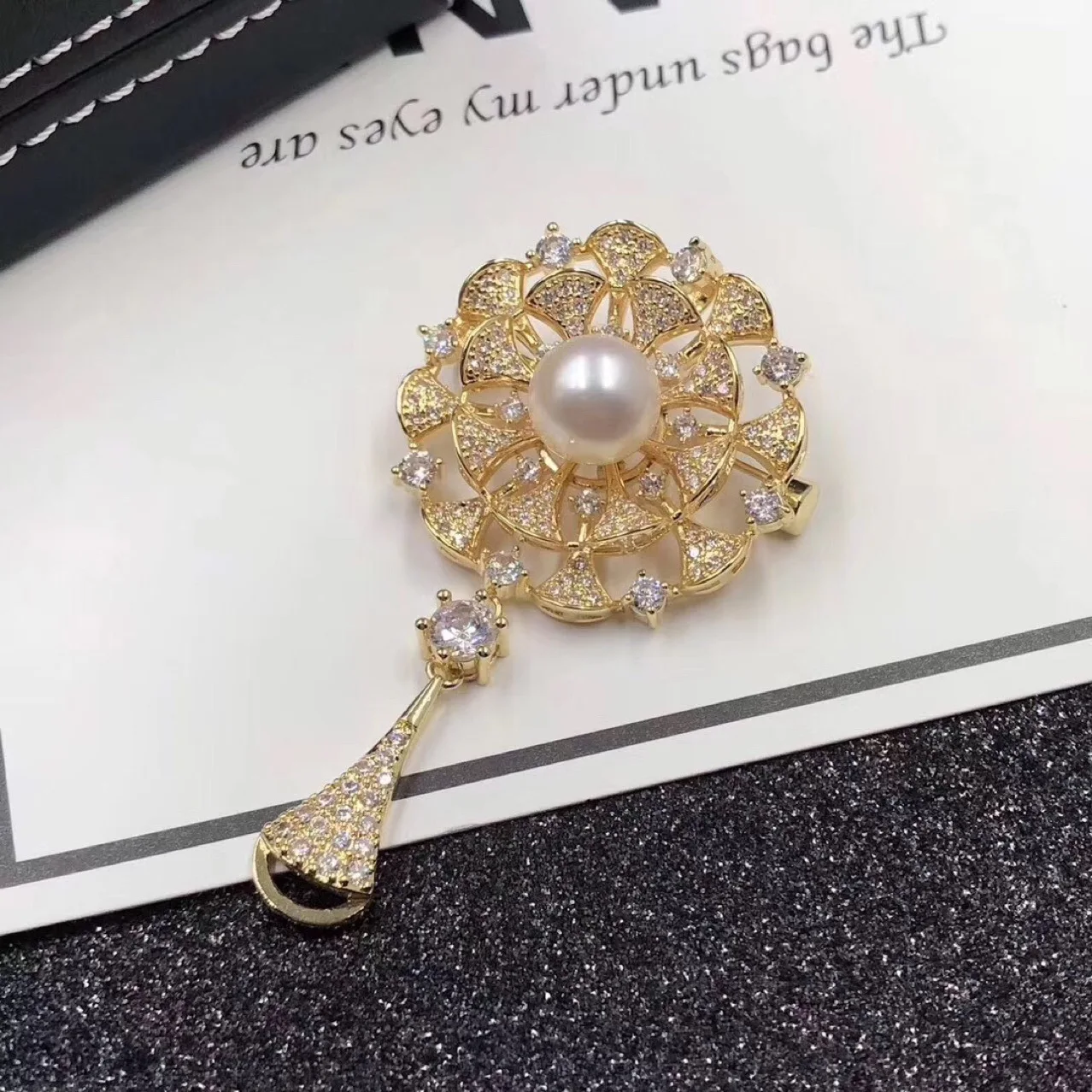 

Xu Xin Jewelry Korean-style Fashion Pearl Brooch Women's Sunflower Copper Micro Pave 9 Mm Freshwater Pearls High Fat Oblate