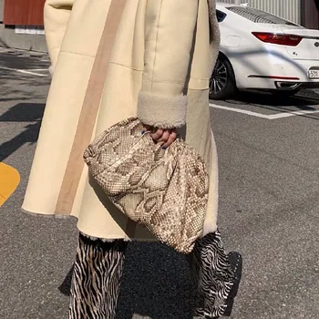 

2019 New Woman Leather Bag Snake Design High Quality Women Simple Dumplings Package Ladies Personality Large Capacity Handbags