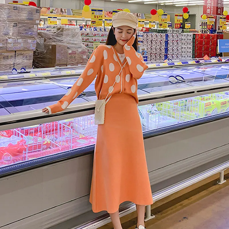 

2019 autumn and winter new robe femme fashion long-sleeved polka dot sweater cardigan suits foreign-style knit skirt two-piece