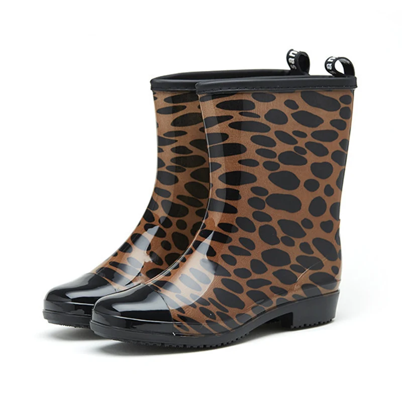 Leopard Леопардовые резиновые сапоги; короткие водонепроницаемые сапоги; непромокаемые сапоги; женские слипоны; ботинки «Челси»; уличные Нескользящие теплые зимние ботинки для пеших прогулок - Цвет: Leopard