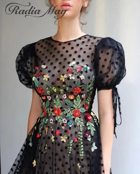 

Vintage Polka Dots Black Long Evening Dress 2020 Elegant Embroidered 3D Floral Appliques Formal Dresses Puff Sleeves Prom Gowns