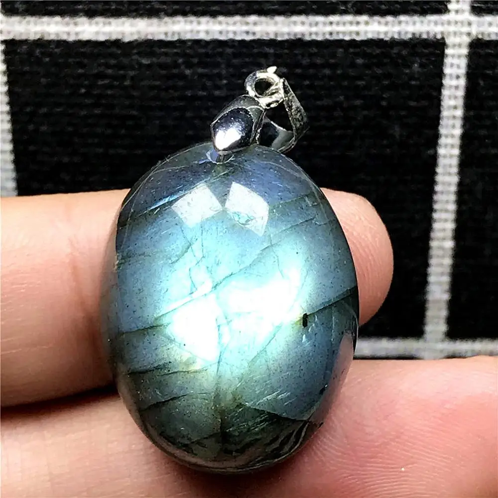 

Top Natural Labradorite Beads Pendant For Woman Men Blue Light Crystal 27x20x10mm Beads Oval Stone Silver Gemstone Jewelry AAAAA