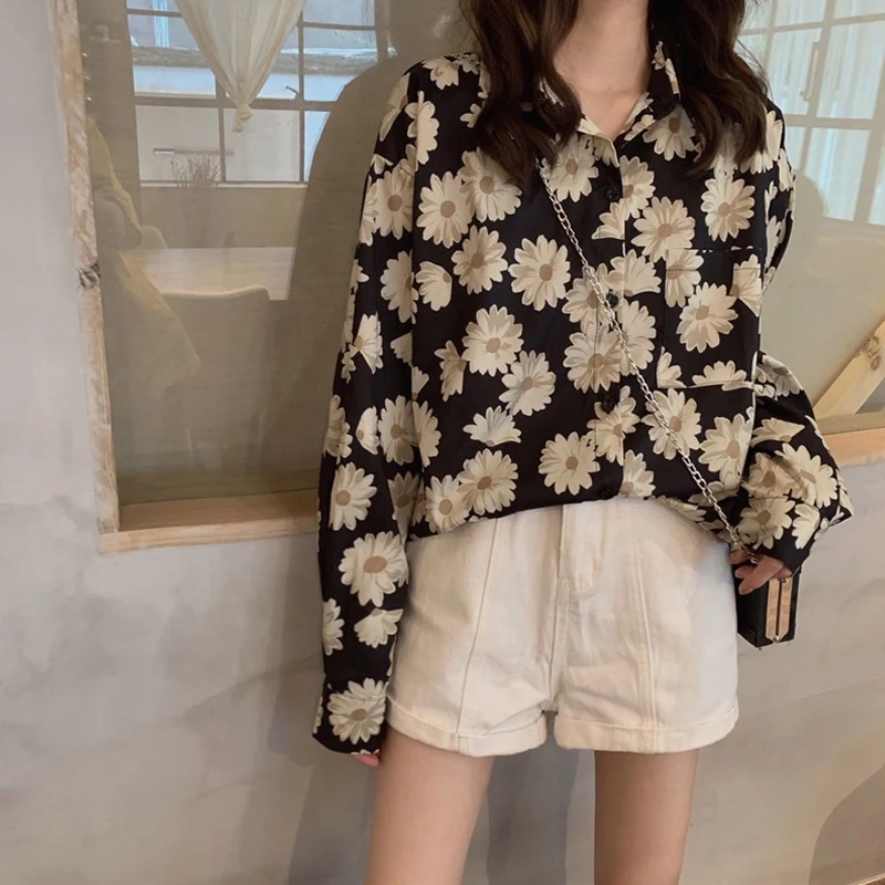 

VICONE new little Daisy flower shirt printing jacket retro joker is prevented bask in clothes