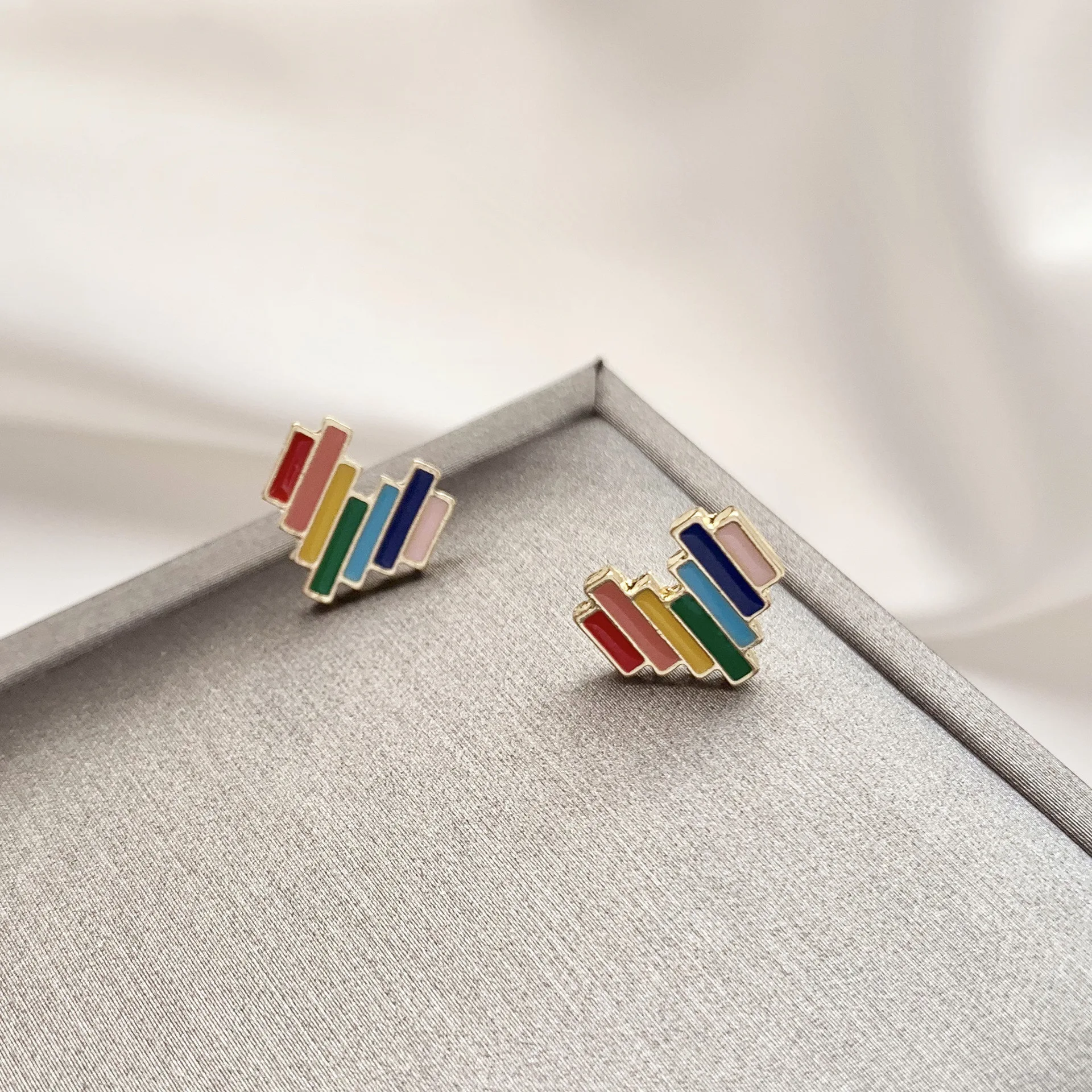 

S925 Silver Needle Korea Elegant Cute Rainbow Heart Ear Stud Women's Tennis Red Cool Simple Small Earrings For Girl Jewelry Gift