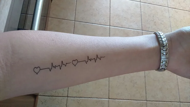 Водостойкая временная татуировка наклейка боди арт буквы любовь сердцебиение волна тату флэш-тату поддельные татуировки для девушек женщин 4