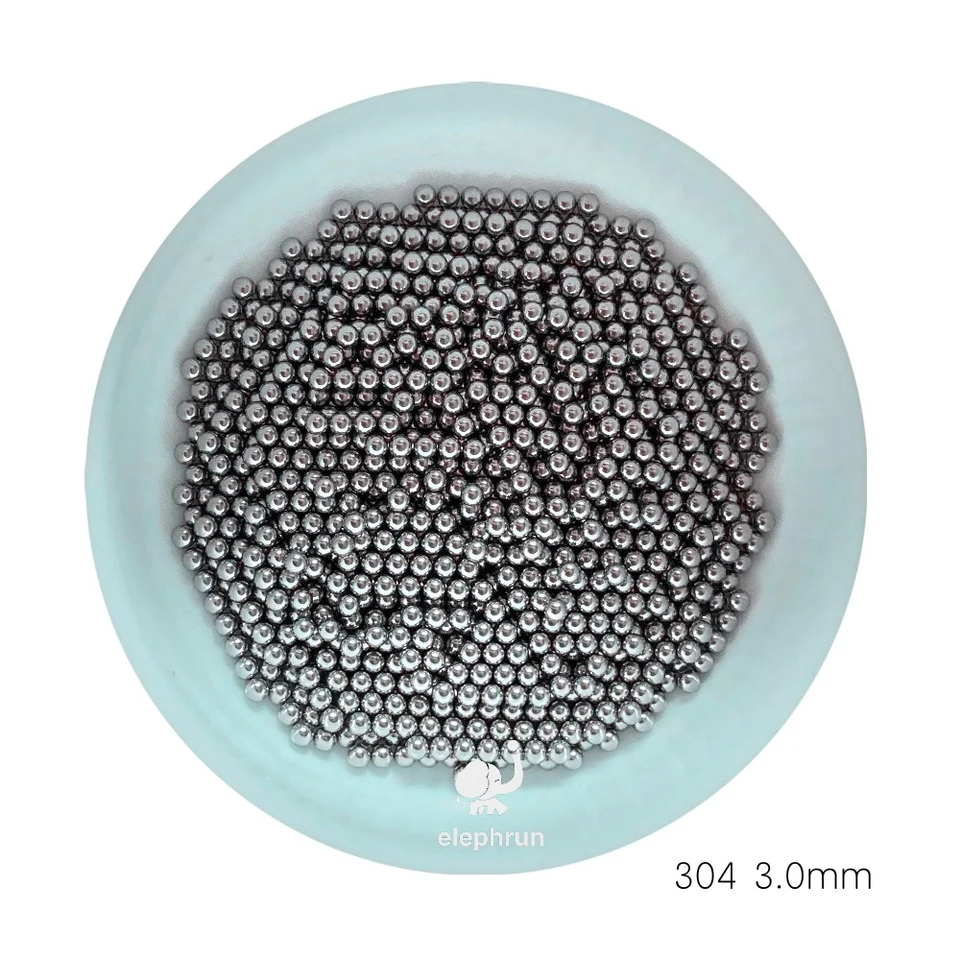 Chiuda Sulle Sfere Per Cuscinetti Metalliche Su Metallo Immagine Stock
