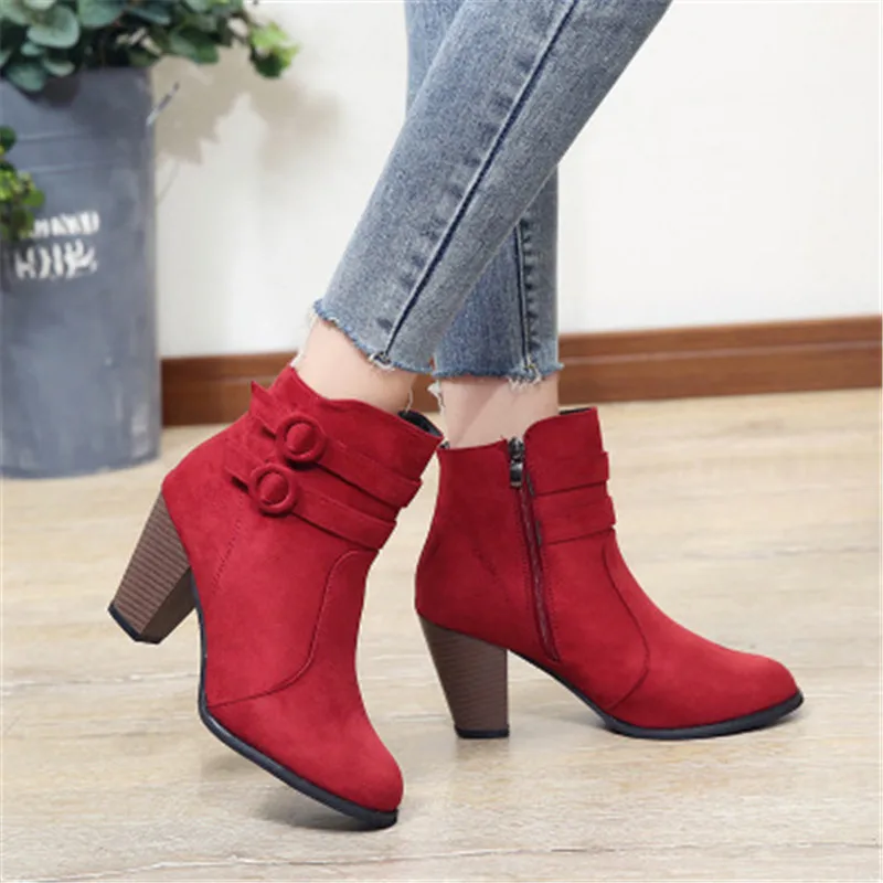 round toe suede boots
