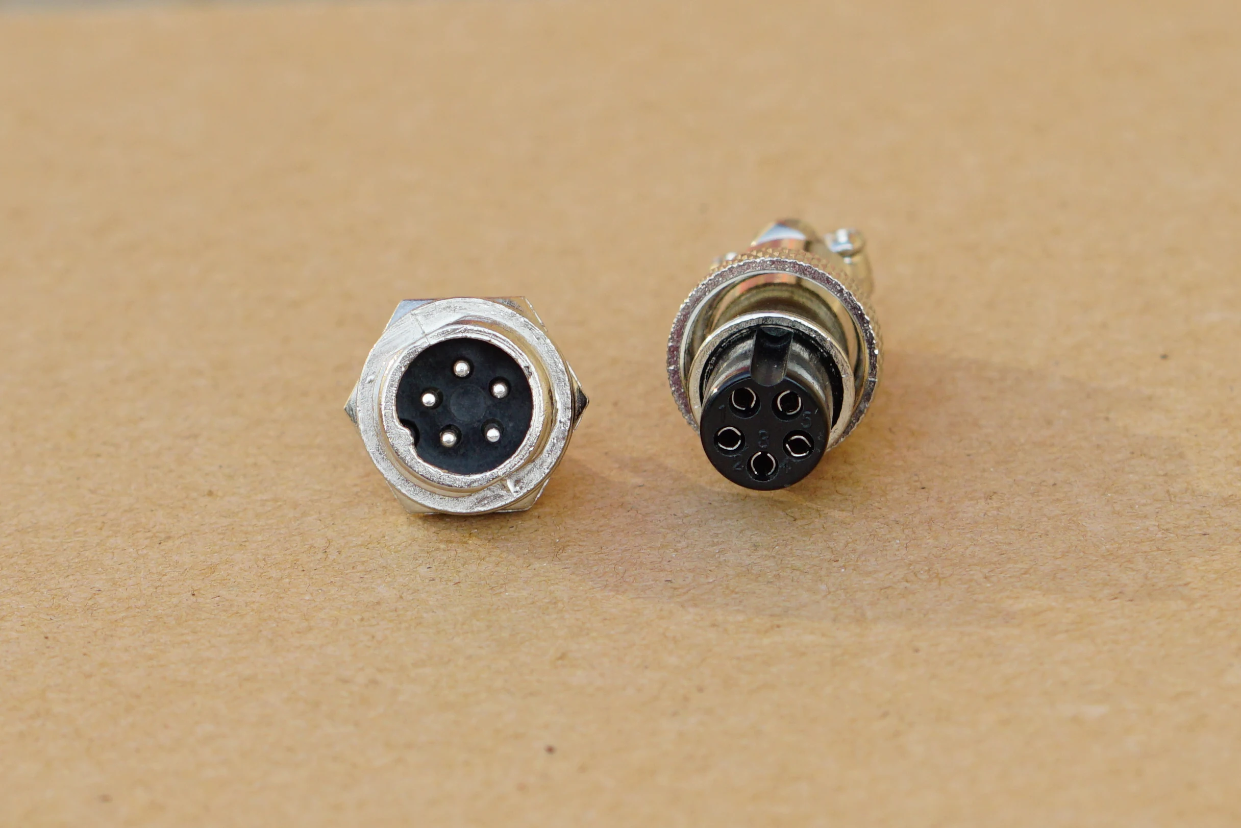 GX12-5PAviation plug-separate.jpg