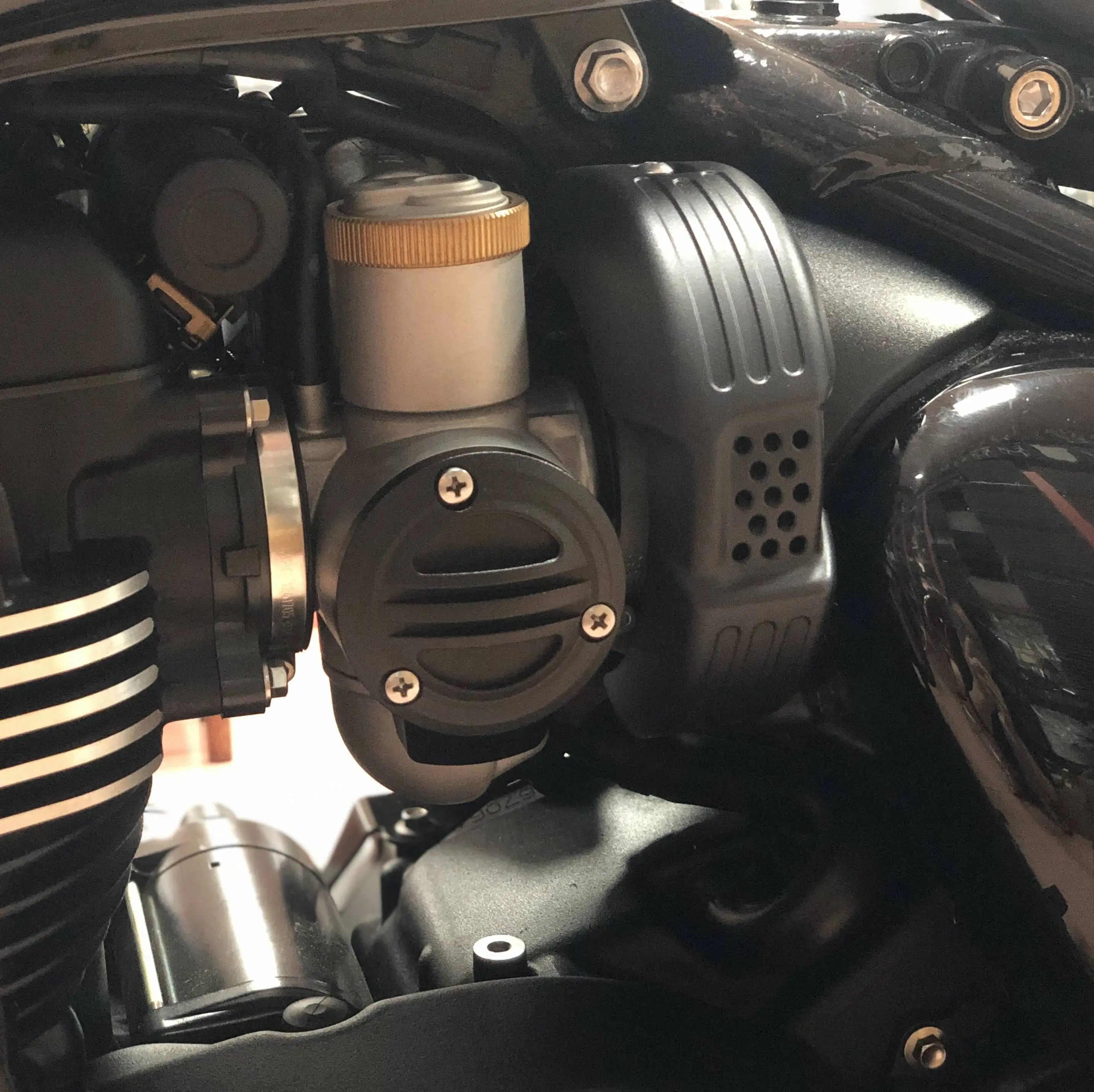 Аксессуары для мотоциклов черный комплект впускных колпачков Triumph Bonneville BOBBER 1200 |